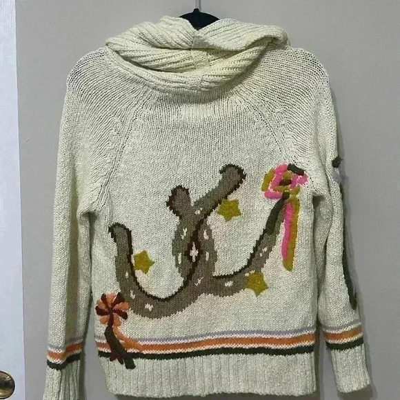 MAEVE - Picture 6 of 8